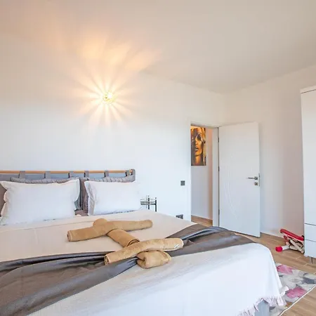 Outstanding With Sauna Private Pool Mountain And Sea View Ideal For Relaxing And Fun In וילה